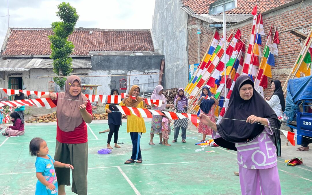 Warga RT 03 RW 03 Desa Gandrungmanis Gelar Kerja Bakti Menyambut HUT RI Ke-79