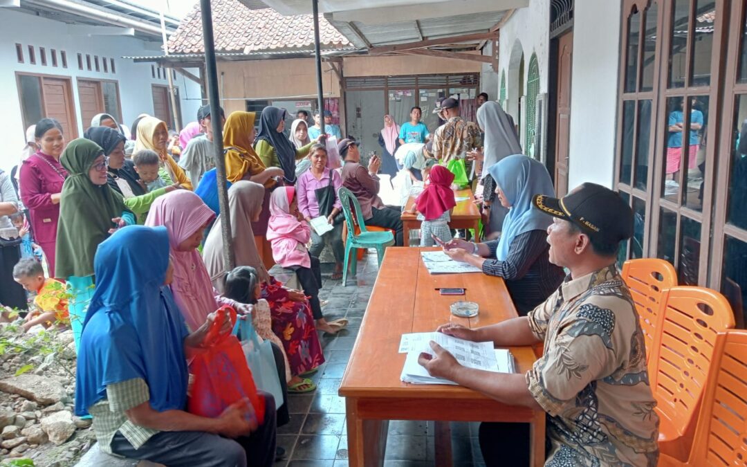 Penyaluran Bansos Pangan Ayam Karkas dan Telur untuk Stunting di Desa Gandrungmanis, Kecamatan Gandrungmangu Tahun 2024