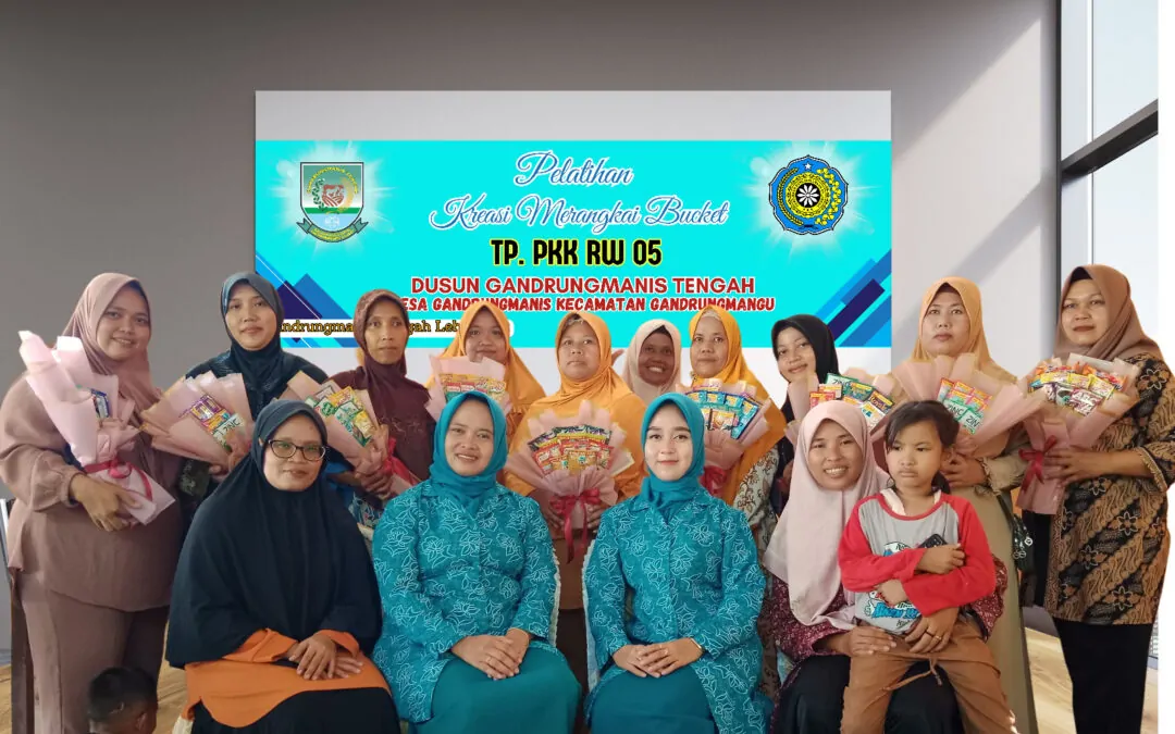 Hari Ibu Dihiasi Karya: TP. PKK RW 5 Gelar Pelatihan Merangkai Bucket